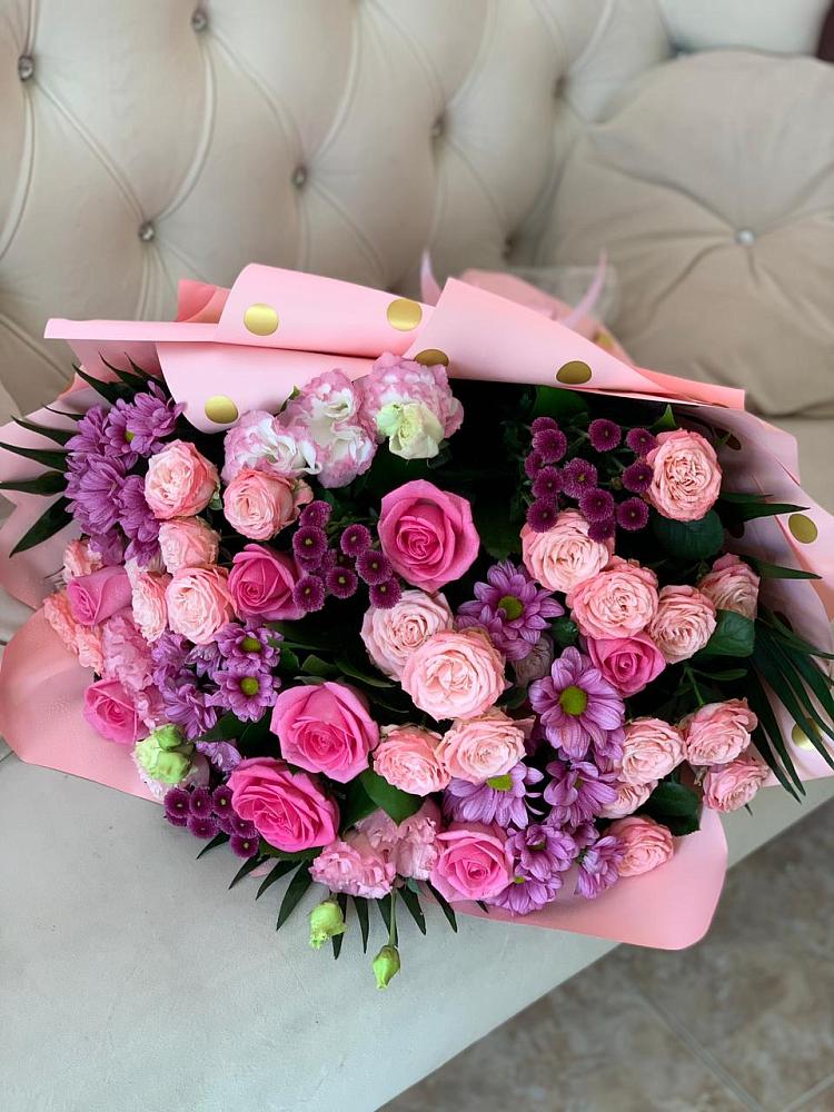 Букет цветов из: Хризантемы, Розы и Лизиантусы в Семибратово