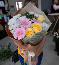 Букет цветов из:  Герберы, Розы и Хризантемы в Семибратово