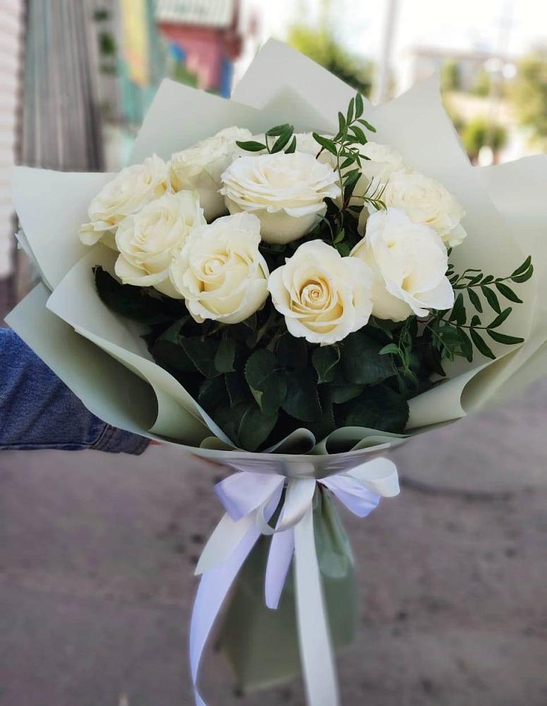 Букет Белые розы Проуд в Семибратово