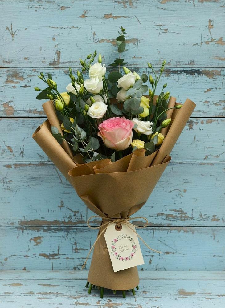 Букет цветов из: Розы и Лизиантусы в Семибратово