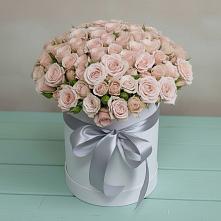 Цветочная композиция из Розы в шляпной коробке в Семибратово