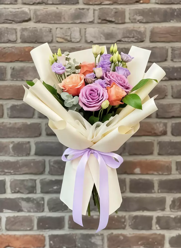 Букет цветов из: Лизиантусы и Розы в Семибратово