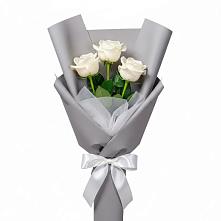 Букет 3 белые розы в Семибратово