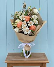 Букет цветов из:  Альстромерии, Лизиантусы, Розы и Хризантемы в Семибратово