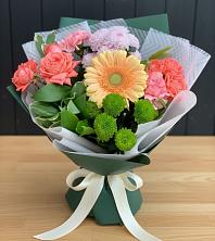 Букет цветов из:  Гвоздики, Розы, Герберы и Хризантемы в Семибратово