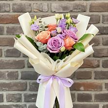 Букет цветов из:  Лизиантусы и Розы в Семибратово