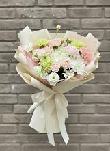 Букет цветов из:  Гвоздики, Розы, Лизиантусы и Хризантемы в Семибратово