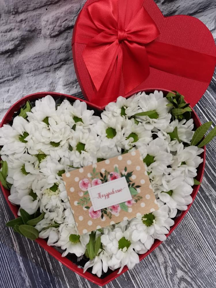 Цветочная композиция из Хризантемы в виде сердца в Семибратово