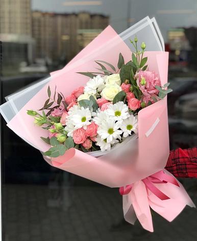 Букет цветов из: Розы, Лизиантусы и Хризантемы в Семибратово