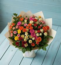 Букет Микс из разноцветных кустовых роз в Семибратово