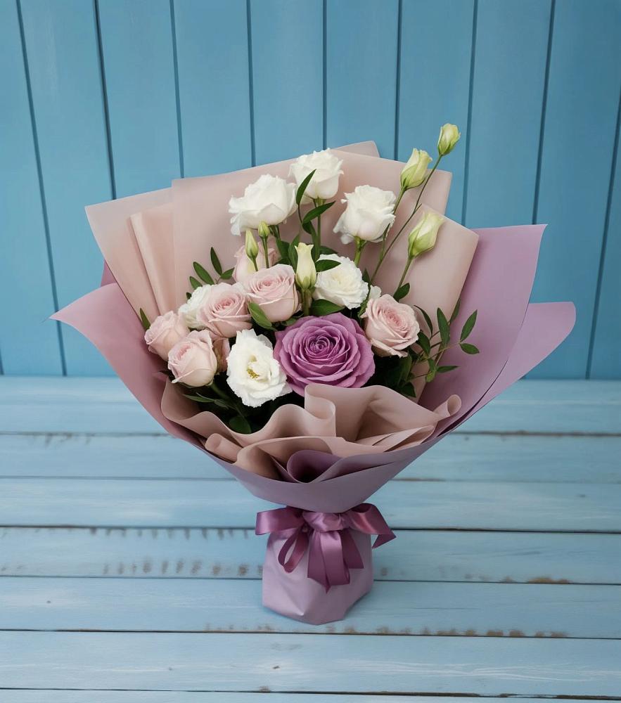 Букет цветов из: Розы и Лизиантусы в Семибратово